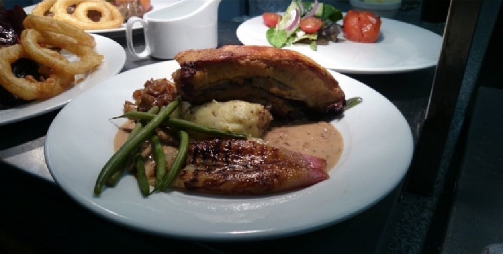 The Fountain Tavern Hotel เพนแซนซ์ ภายนอก รูปภาพ