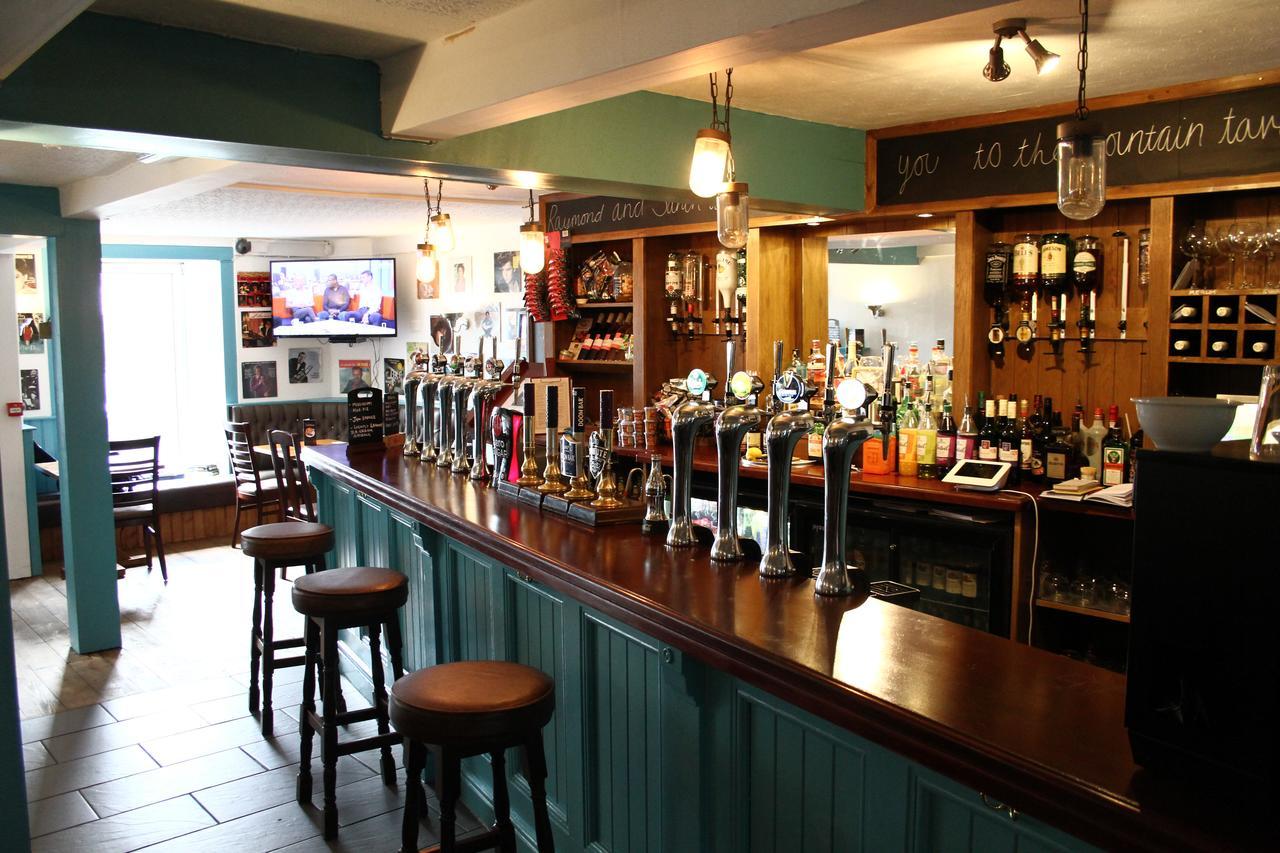 The Fountain Tavern Hotel เพนแซนซ์ ภายนอก รูปภาพ
