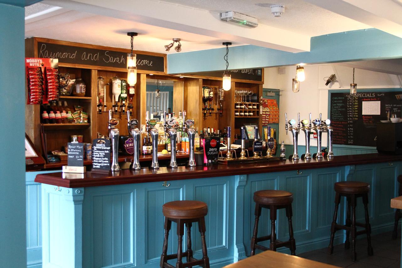 The Fountain Tavern Hotel เพนแซนซ์ ภายนอก รูปภาพ