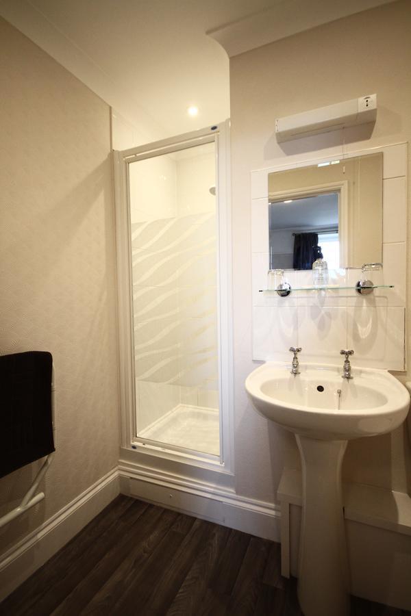 The Fountain Tavern Hotel เพนแซนซ์ ภายนอก รูปภาพ
