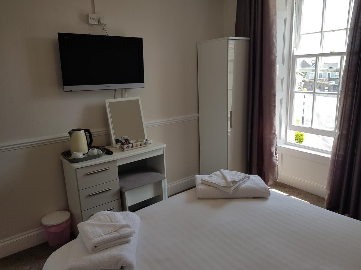 The Fountain Tavern Hotel เพนแซนซ์ ภายนอก รูปภาพ